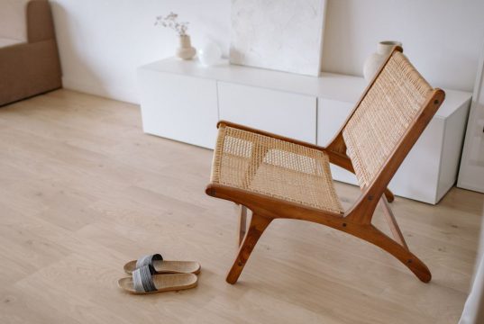 Krzesła Nardi – połączenie designu, trwałości i komfortu